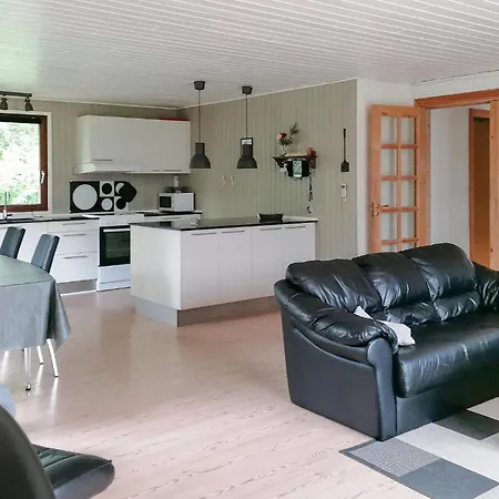 3 Bedroom Beautiful In بيت للعطل